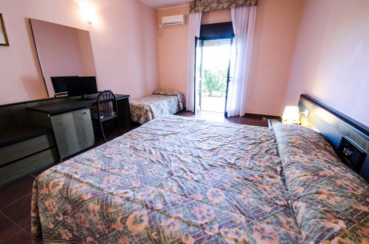 Torre Del Sole Hotel ตาร์กวิเนีย ภายนอก รูปภาพ