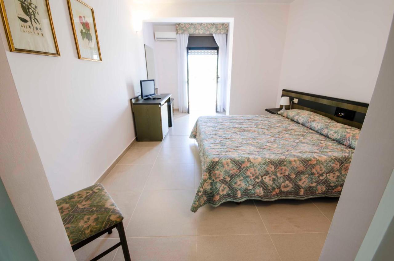 Torre Del Sole Hotel ตาร์กวิเนีย ภายนอก รูปภาพ