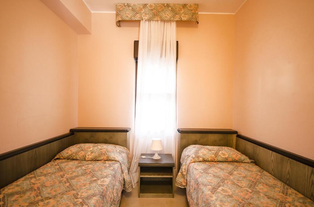 Torre Del Sole Hotel ตาร์กวิเนีย ห้อง รูปภาพ