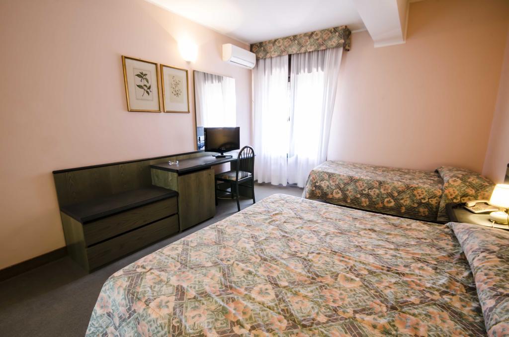 Torre Del Sole Hotel ตาร์กวิเนีย ภายนอก รูปภาพ