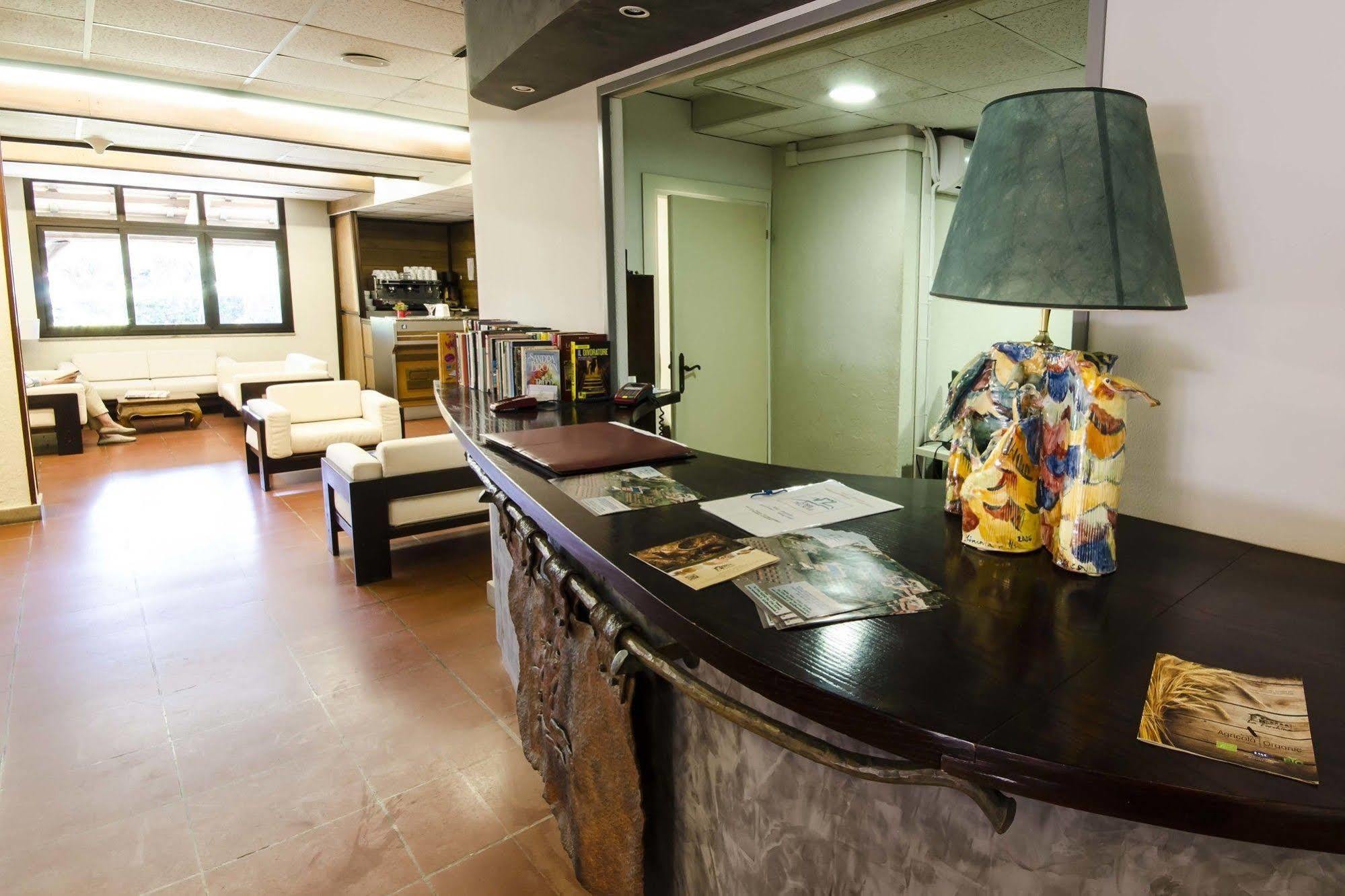 Torre Del Sole Hotel ตาร์กวิเนีย ภายนอก รูปภาพ